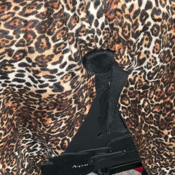 Accessory ST New York Leopard Print, Taupe, Shawl, Poncho, - Picture 3 of 5